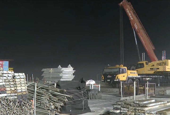 A estrutura montada para o espetáculo supera palcos de edições anteriores e reforça a grandiosidade do evento. Segundo o prefeito Eduardo Cavalieri, o projeto está garantido até 2028, consolidando o Rio como palco de grandes shows internacionais. Após a apresentação, a programação inclui um espetáculo de drones e um show de DJ, ampliando a experiência do público.