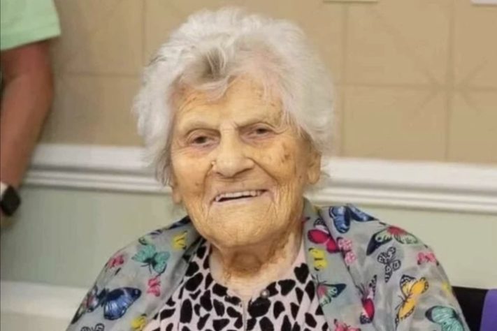 Ethel Caterham tem 116 anos e é considerada a pessoa mais velha do mundo em abr/2026 - Reprodução 
