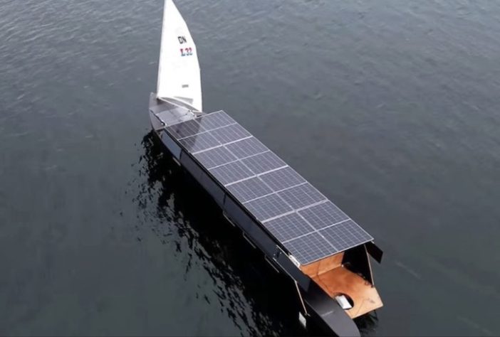 Finlandês constrói com as próprias mãos um barco de 11 metros movido a energia solar - Reprodução/True North Yachts 