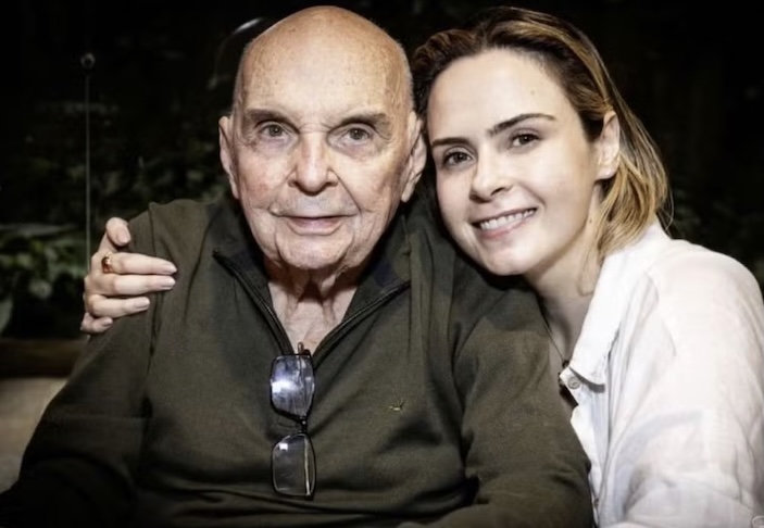 Nos últimos dias do programa, a participante enfrentou um dos episódios mais difíceis de sua vida pessoal dentro do confinamento. A produção informou que seu pai, o ex-deputado Gerardo Renault, havia falecido poucos dias antes da final, aos 96 anos.