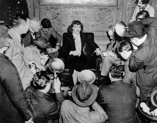 Mas ela decidiu parar os estudos ao conhecer o diretor Mauritz Stiller, o principal diretor de cinema mudo da Suécia, que a queria no filme 