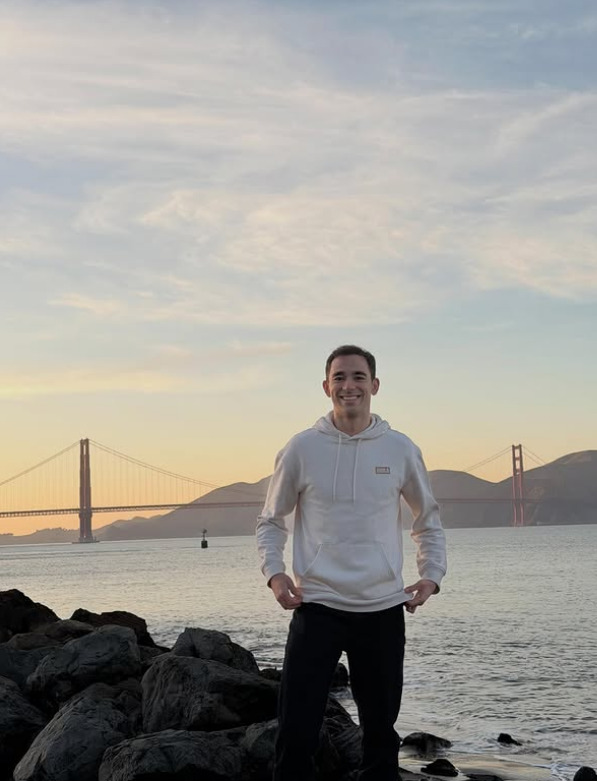 Hugo Calderano também se destaca por sua inteligência. Ele aprendeu a ler e escrever sozinho aos 4 anos, fala sete idiomas, português, inglês, espanhol, alemão, mandarim, francês e italiano, e sabe as capitais de todos os países. Além disso, tem um recorde pessoal de 5,3 segundos para montar um cubo mágico no modelo tradicional 3×3 e sabe tocar instrumentos como ukulele e violão.
