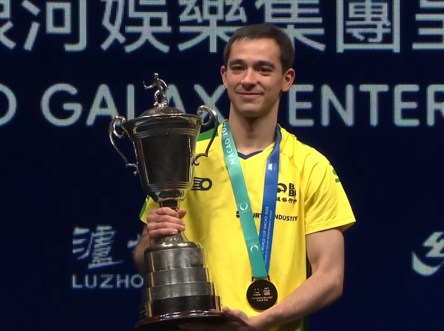 Em 2025, Hugo Calderano fez história ao se tornar campeão da Copa do Mundo de Tênis de Mesa e o primeiro atleta fora da China e da Europa a conquistar o título. Na campanha, eliminou em sequência os números 3, 2 e 1 do mundo. Pouco tempo depois, também chegou à final do Campeonato Mundial e conquistou a medalha de prata.
