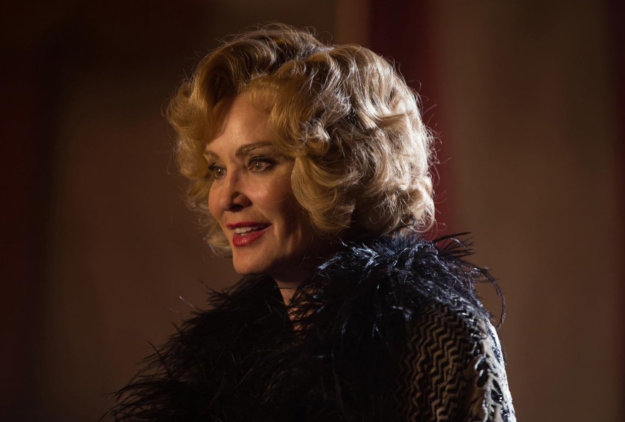 Em 2011, ela estreou em “American Horror Story”, série antológica de terror criada por Ryan Murphy, na qual cada temporada apresenta uma história diferente com o mesmo elenco. Na 1ª temporada, “Murder House”, interpretou Constance Langdon; na 2ª, “Asylum”, viveu a Irmã Jude Martin; na 3ª, “Coven”, foi Fiona Goode; e, na 4ª, “Freak Show”, deu vida a Elsa Mars.
