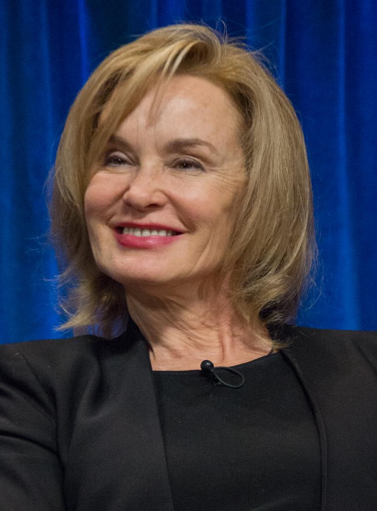 Pela série, Jessica Lange já ganhou o Emmy, o que a deixou mais perto de se tornar uma EGOT, sigla para Emmy, Grammy, Oscar e Tony, dada a quem vence os quatro principais prêmios da indústria do entretenimento americano. Para entrar na seleta lista de pessoas que possuem esse título, falta à atriz conquistar um Grammy.

