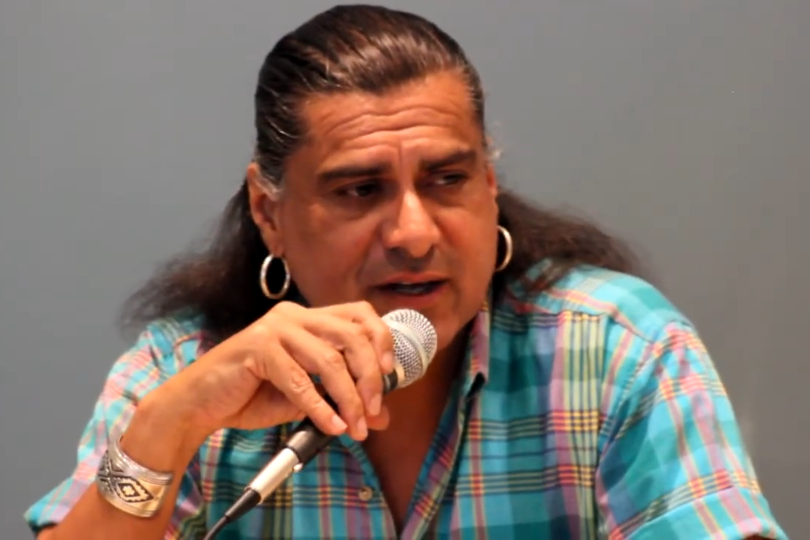 Joss também se dedicou à música e se apresentou com a banda The Red Corn Band. O nome do grupo fazia referência direta ao personagem que dublava em “O Rei do Pedaço”. Além disso, sua atuação musical influenciou elementos criativos da própria animação.
