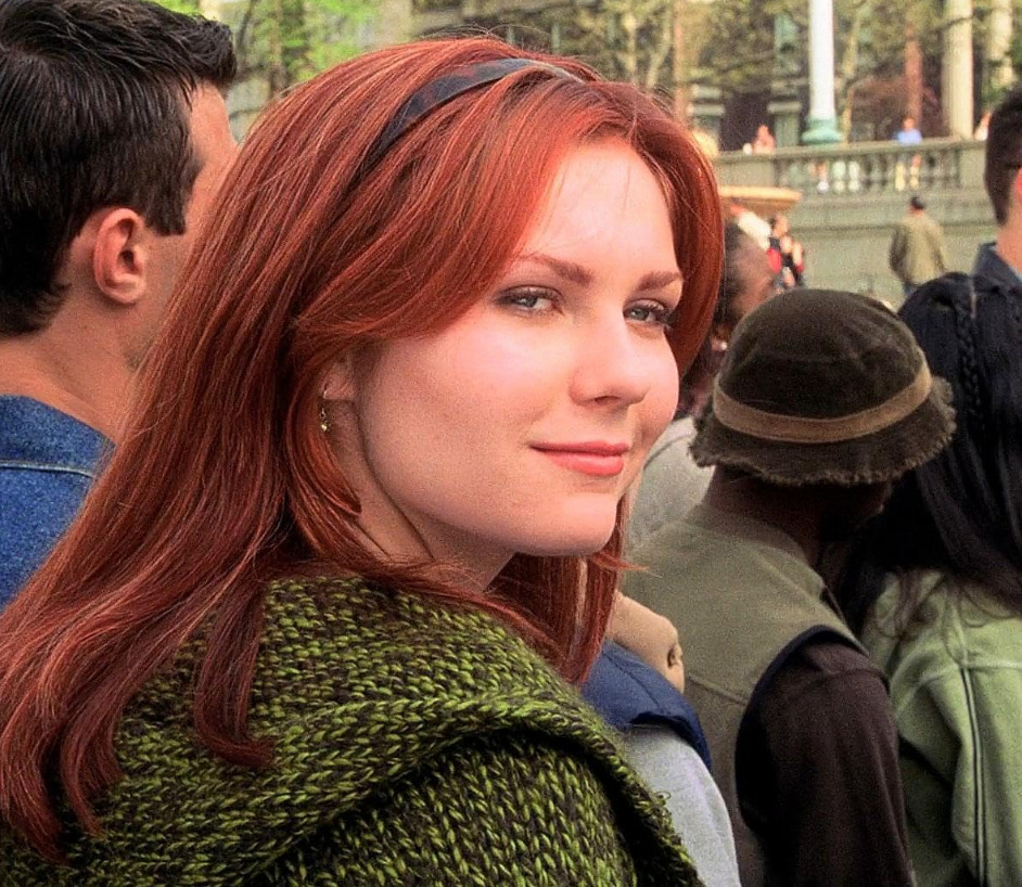 Depois, em 2002, ela interpretou Mary Jane Watson, protagonista feminina e interesse amoroso de Peter Parker, personagem de Tobey Maguire, em “Homem-Aranha”. Na época, o filme, dirigido por Sam Raimi, se tornou o primeiro da história a arrecadar mais de 100 milhões de dólares nas bilheterias em seu fim de semana de estreia. Ao todo, “Homem-Aranha” faturou mais de 821 milhões de dólares em todo o mundo.

