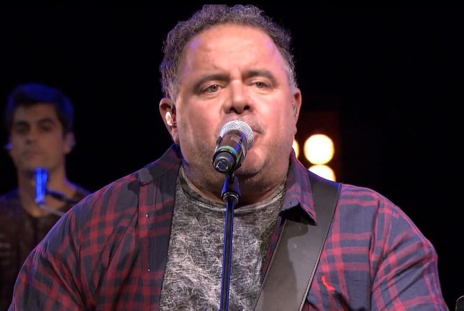 Leo Jaime faz 66 anos e celebra mais de 40 anos de carreira