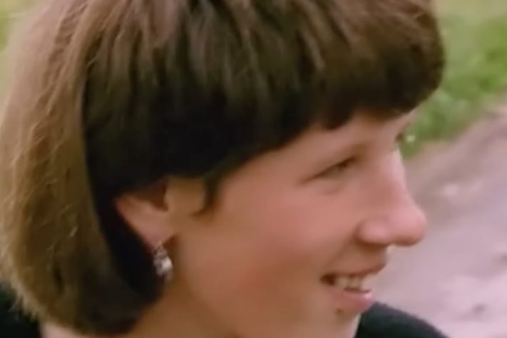 Oxana Malaya, a menina que viveu entre cães na Ucrânia - Reprodução/YouTube