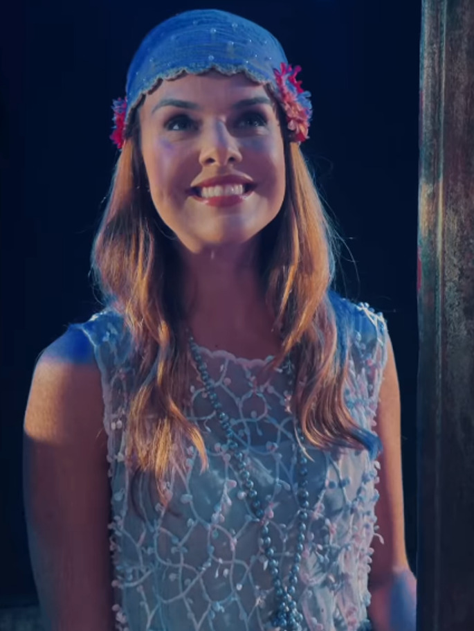 A atriz também tem uma carreira de destaque no teatro. Ela iniciou nos palcos em 2005 e, desde então, participou de diversas montagens, como “Máscaras”, “Dom Quixote”, “Paixão de Cristo” e “O Cravo e a Rosa”. Além disso, atuou em diversos filmes como “Lascados”, “Apaixonados – O Filme”, “Mais Forte que o Mundo”, “Por um Fio”, “Fatalidade”, “Os Parças”, “Ninguém é de Ninguém” e “Loucos Amores Líquidos”, filme gravado na Itália e sua primeira produção internacional.
