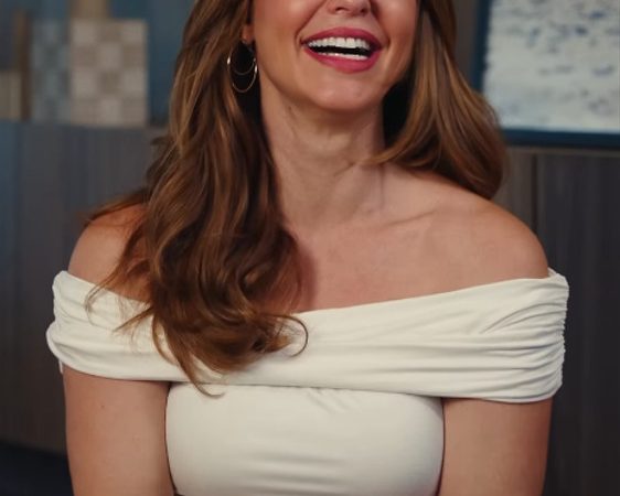 Paolla Oliveira faz 44 anos e recebe homenagem de Diogo Nogueira