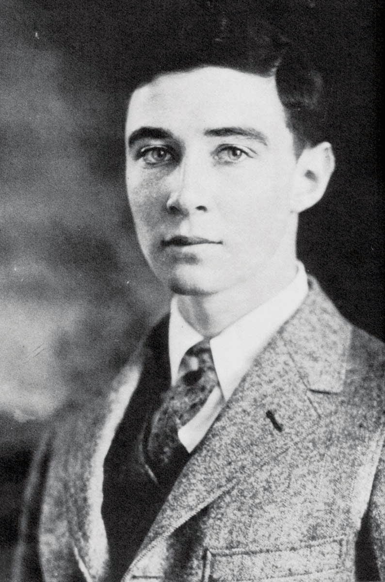 Ele se formou na Universidade de Harvard após apenas três anos de estudo, depois estudou física teórica na Universidade de Cambridge, também nos Estados Unidos, e na Universidade de Göttingen, na Alemanha, onde obteve seu doutorado aos 23 anos. Ele retornou aos Estados Unidos para lecionar física na Universidade da Califórnia, em Berkeley, e no Instituto de Tecnologia da Califórnia. Assim, formou toda uma geração de físicos americanos, profundamente influenciados por suas qualidades de liderança