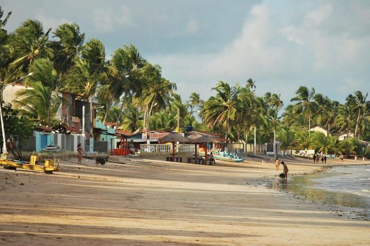 São Miguel dos Milagres, Alagoas: Para quem busca uma experiência mais reservada, São Miguel dos Milagres é uma ótima escolha. O município integra a conhecida Rota Ecológica dos Milagres e se destaca pelas praias pouco movimentadas. 