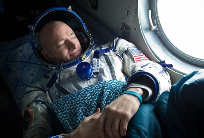 Experimento com gêmeos astronautas mostrou como o espaço altera o DNA, o cérebro e o sistema imunológico - NASA/Bill Ingalls