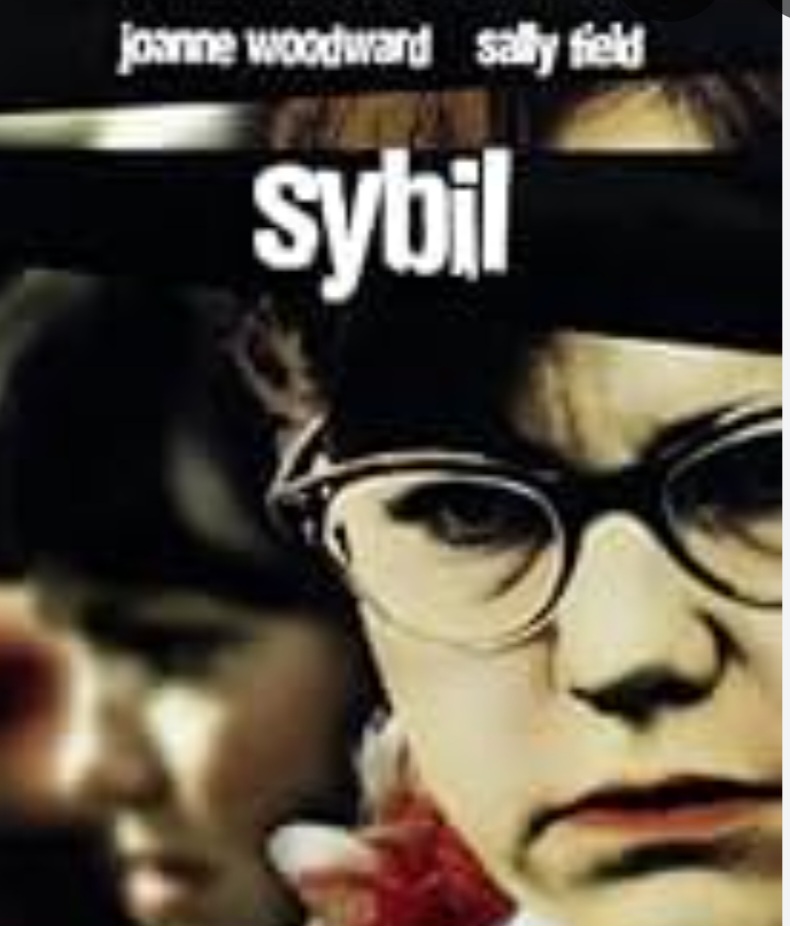 Sybil (1976) — Dirigido por Daniel Petrie e estrelado por Sally Field. A trama mostra uma mulher com diversas identidades, relacionadas a traumas vividos na infância.