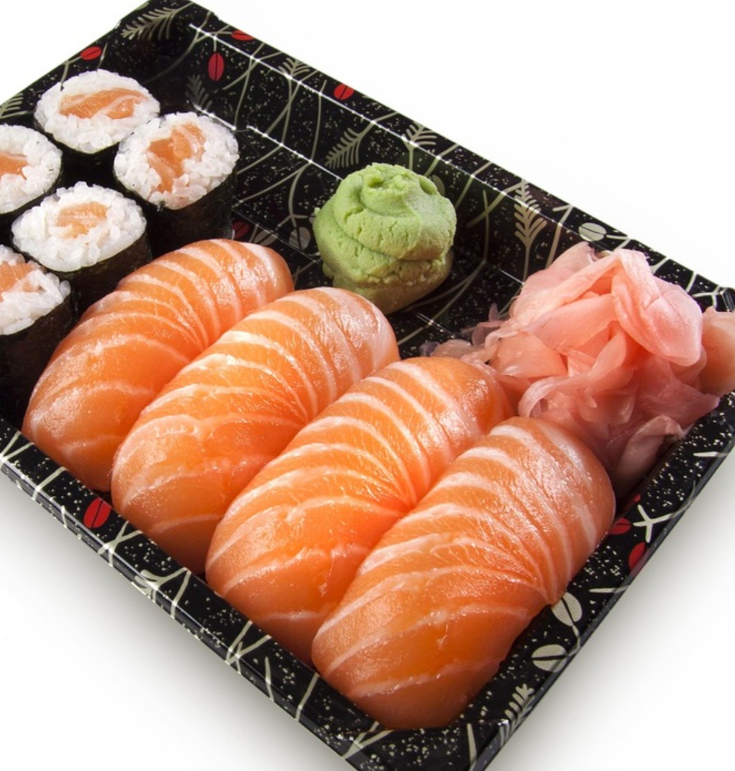 No sabor, o wasabi é mais delicado, com um picante que sobe rapidamente pelo nariz e desaparece em poucos segundos. Ele também apresenta notas frescas e levemente adocicadas. Isso o torna ideal para acompanhar pratos como sushi e sashimi.