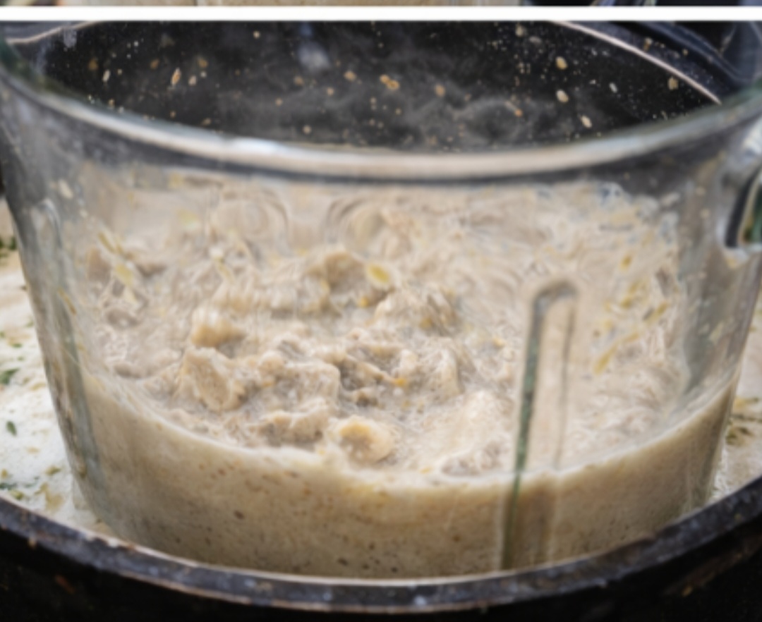 Apesar da fama, o jugo de rana gera debates sobre saúde, sustentabilidade e impacto ambiental. Alguns defendem sua preservação como patrimônio cultural, enquanto outros questionam seu consumo. Essa dualidade mostra como a bebida continua viva e relevante no imaginário peruano.
