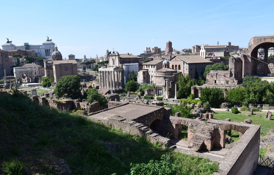 Roma foi o coração do Império Romano, que dominou vastas regiões da Europa, do norte da África e parte da Ásia. Sua organização política e administrativa influenciou diretamente a formação de Estados modernos. A cidade tornou-se símbolo de poder e expansão.