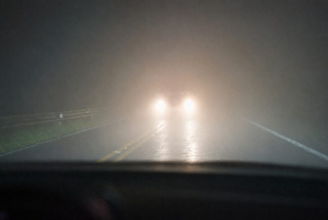 Chuva e neblina: os erros mais perigosos que motoristas ainda cometem no trânsito