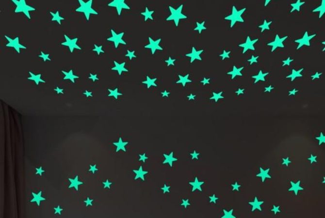 Fluorescente x fosforescente: entenda a diferença entre os materiais que brilham de formas distintas