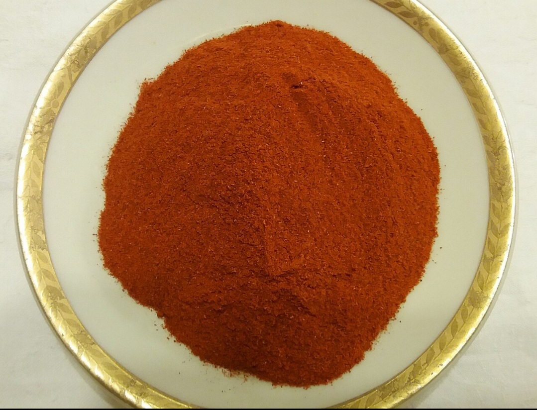 Páprica doce ou defumada entra como alternativa para quem quer sabor sem ardor. Além da cor marcante, ela acrescenta aroma e sensação de aconchego.