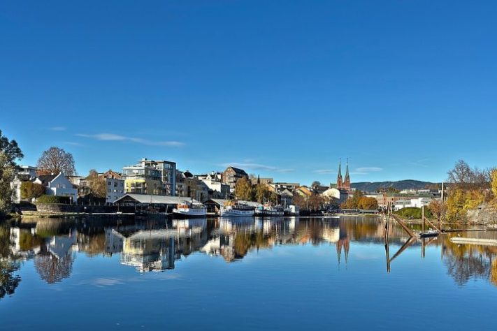 Skien, Noruega - Wikimedia Commons/Macwhale