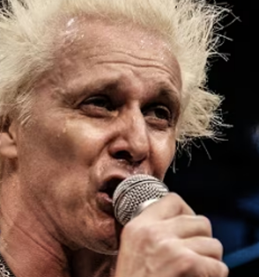 Ele iniciou a carreira tocando versões do rock norte-americano e britânico dos anos 1970, mas suas composições passaram a se aproximar do punk rock e do hardcore. Ao longo da carreira, foi vocalista de diversas bandas: primeiro no Metropolis, depois no Zig Zag, que mais tarde se tornou a conhecida Tokyo, além da Psycho 69.
