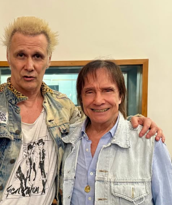 Além disso, lançou diversas músicas e se apresentou com vários artistas nacionais e internacionais, como a alemã Nina Hagen, Ian McCulloch, do Echo e the Bunnymen, Victoria Wells, Bebel Gilberto, Cauby Peixoto, Roberto Carlos e Rita Lee. Também escreveu músicas com Cazuza.
