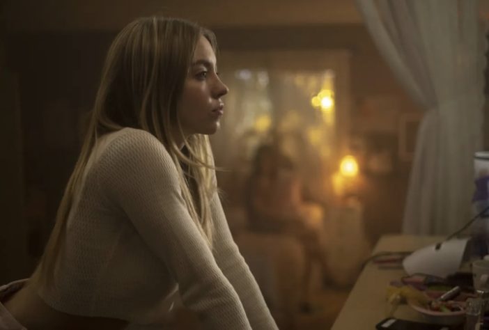 Sydney Sweeney em cena de 