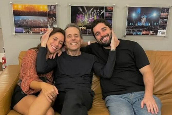 Filha de Tony Bellotto comemora retorno do pai aos palcos após câncer