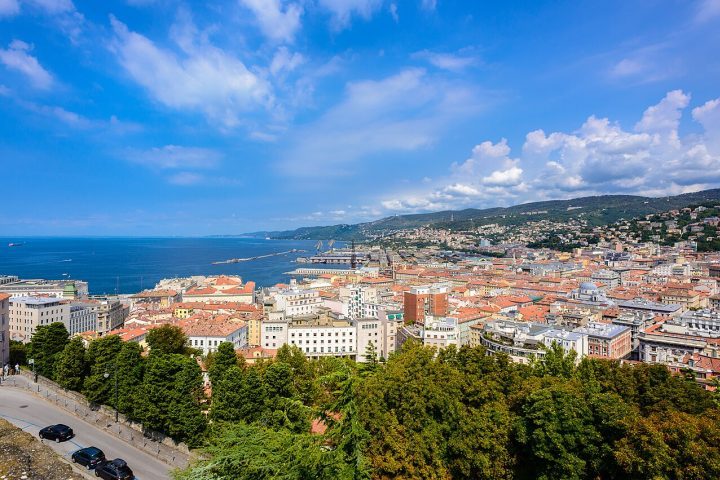 Durante sua permanência no país, percorreu trechos do interior mineiro, navegou pelo rio São Francisco e registrou relatos sobre a Guerra do Paraguai, além de traduzir para o inglês obras de Luís de Camões. Mais tarde, serviu em postos consulares na África e na Europa, encerrando sua trajetória oficial em Trieste, na Itália.