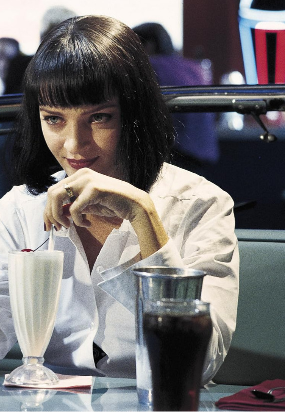 Um de seus papéis mais icônicos é o de Mia Wallace, a enigmática esposa de um chefão do crime em 