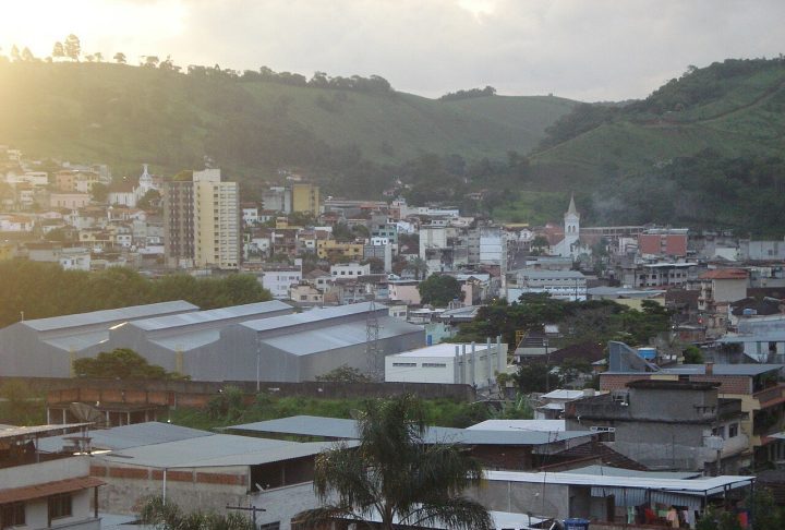 O município foi oficialmente fundado em 1889 e tem cerca de 42 mil habitantes, com altitude média de aproximadamente 839 metros e clima caracterizado por temperaturas amenas ao longo do ano.
