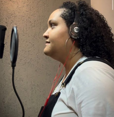 Carolina Beatriz de Deus Maciel, jovem que morreu após cair de brinquedo de parque, tinha 21 anos e era cantora gospel - Reprodução/Redes Sociais