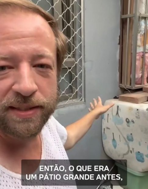 Segundo ele, encomendas deixadas na porta raramente desaparecem, o que reforça a sensação de confiança entre os moradores. Essa percepção contrasta com marcas visíveis de períodos anteriores menos seguros, como grades instaladas em algumas janelas antigas.