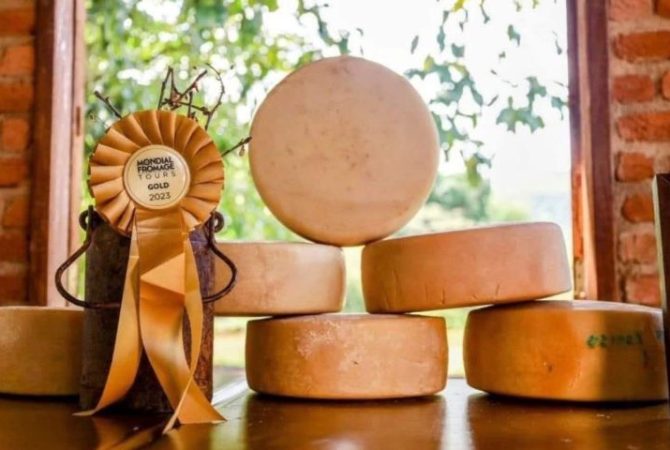 Entre 2.700 queijos de 18 países: melhor queijo de cabra do mundo é feito no Rio de Janeiro