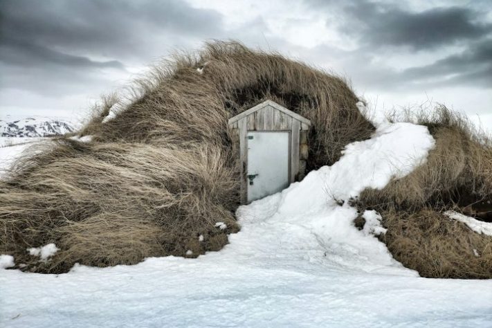 Casas de turfa na Islândia - Mikaël Birraux/Unsplash
