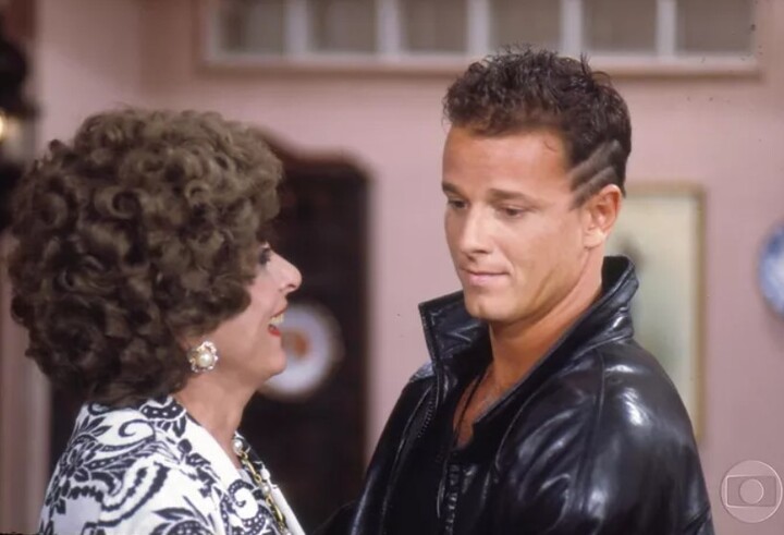 Uma curiosidade de sua carreira da teledramaturgia que interpretou o mesmo papel em duas novelas diferentes. Em 1990, viveu Geraldo em 