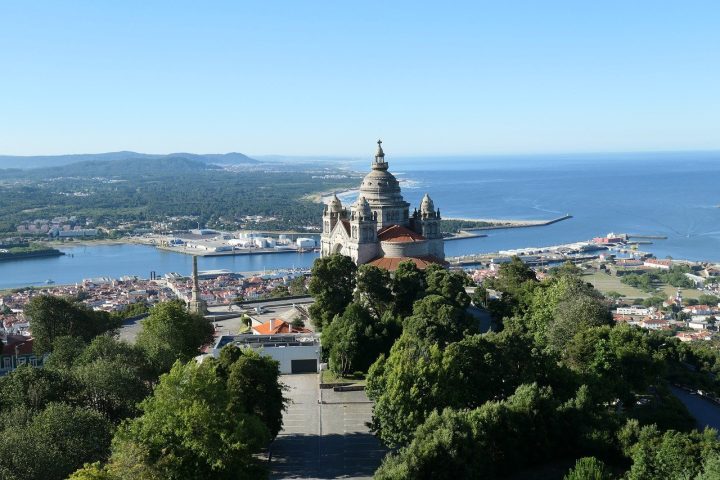 Entre os monumentos mais emblemáticos está o Santuário de Santa Luzia, situado no alto do monte com o mesmo nome, de onde se observa uma vista panorâmica considerada uma das mais impressionantes de Portugal. 