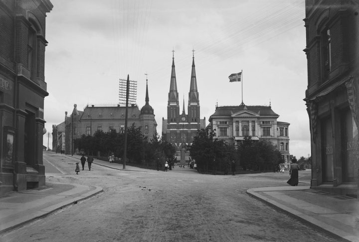A iniciativa aproximou a comunidade de sua própria história, evidenciando que muitos vestígios do passado permanecem ocultos. Os trabalhos de campo prosseguirão em outras áreas da cidade nos próximos meses para ampliar ainda mais o conhecimento sobre a evolução urbana de Skien e suas atividades ao longo dos séculos.