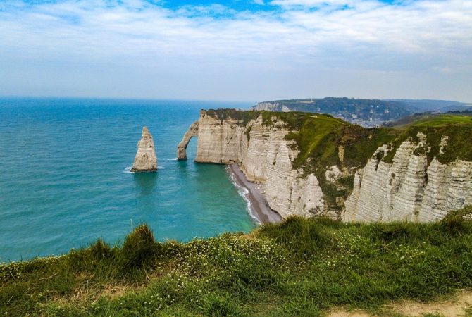 A pérola selvagem da Normandia: as falésias de Étretat