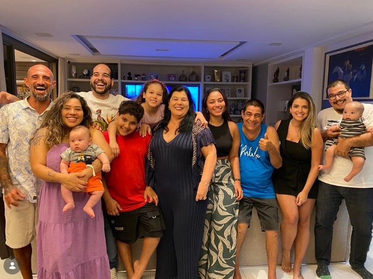 Na vida pessoal, é casado desde 1986 com Mônica Silva, com quem teve quatro filhos, Louis da Silva, Elisa da Silva, Maria Eduarda da Silva e Eduardo da Silva. Em 2015, Zeca Pagodinho perdeu um filho mais velho, Elias Gabriel, que morreu vítima de complicações pneumológicas. Ele era fruto de um relacionamento anterior do cantor. 
