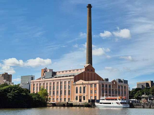 Usina do Gasômetro, usina de geração de energia desativada e transformada em centro cultural, localizada na cidade brasileira de Porto Alegre - Heylenny/ Wikimédia Commons