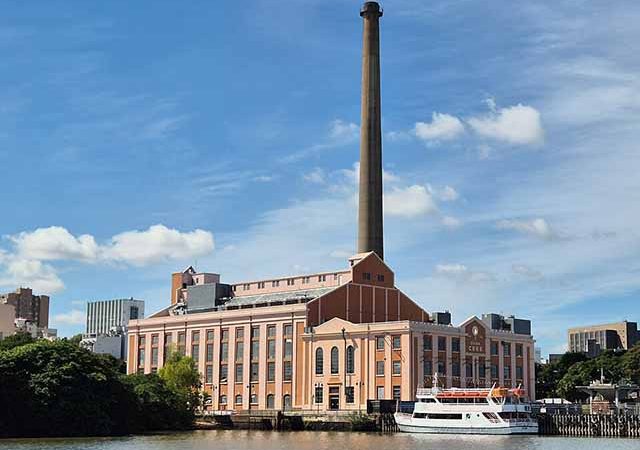 Antiga usina de energia, Gasômetro hoje atrai turistas e movimenta a cena cultural de Porto Alegre; conheça