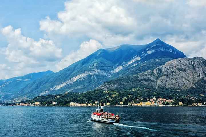 O Lago de Como é uma joia italiana conhecida pelas suas águas serenas que contrastam com as montanhas alpinas ao redor. Mais do que um cenário de cartão-postal, o lago é um ponto de encontro para quem busca lazer e cultura, oferecendo passeios de barco que revelam vilarejos encantadores e mansões históricas. Festivais à beira da água e experiências gastronômicas em restaurantes charmosos completam o charme que faz de Como um destino inesquecível.