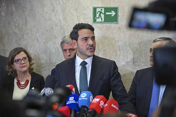 “A vida é assim. Tem dias de vitórias e tem dias de derrotas. Nós temos que aceitar. O Senado é soberano. O plenário do Senado é soberano. O plenário falou. Agradeço aos votos que recebi. Faz parte do processo democrático saber ganhar e saber perder”,  declarou Messias, em pronunciamento à imprensa após o resultado da votação.
