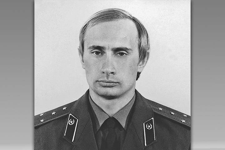 Formado em Direito pela Universidade Estatal de Leningrado em 1975, Putin ingressou na KGB, a poderosa agência de inteligência soviética que se tornou símbolo do aparato de segurança da URSS durante a Guerra Fria. Ele atuou principalmente na área de inteligência externa e passou parte dos anos 1980 em Dresden, na então Alemanha Oriental, experiência frequentemente apontada por analistas como fundamental para sua visão geopolítica e sua desconfiança em relação ao Ocidente. 

