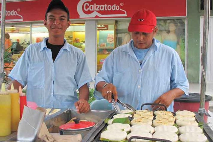 Arepa, prato da culinária de Colômbia e Venezuela