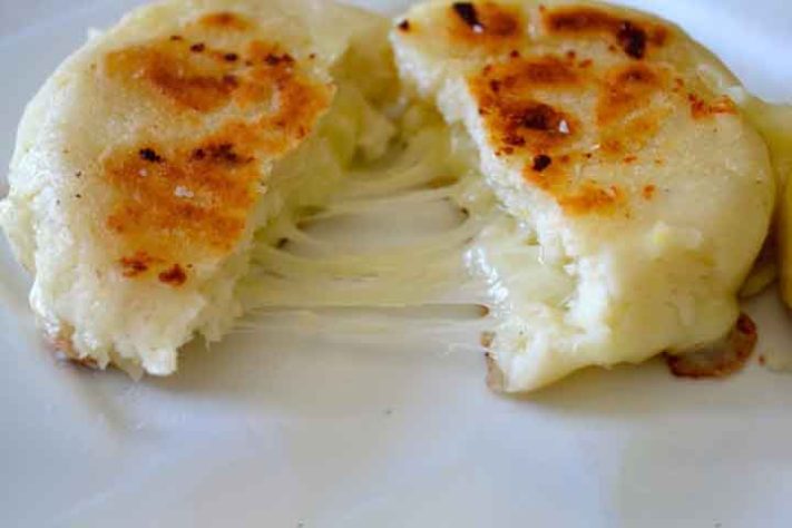Arepa, prato da culinária de Colômbia e Venezuela