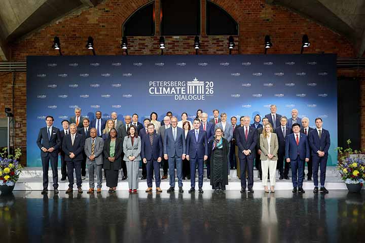 Se a meta não for atingida, o risco é de que o TFFF perca credibilidade e enfraqueça o argumento econômico contra o desmatamento. Para o Brasil, que sediou a COP30 e é o maior detentor de florestas tropicais, o sucesso do fundo tem peso prático. O desafio diplomático será convencer potências econômicas de que investir no TFFF não é caridade, mas estratégia climática com retorno mensurável para o planeta.